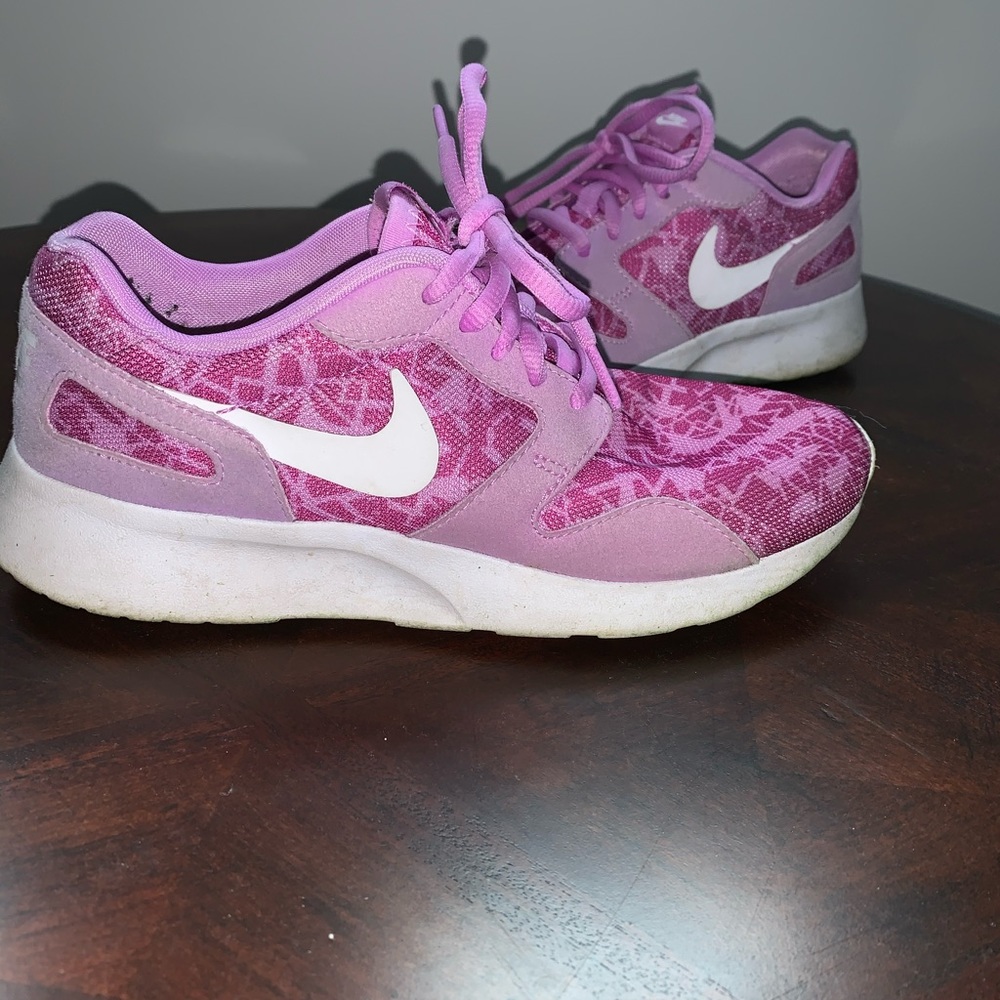 Nike Tennis Shoes
